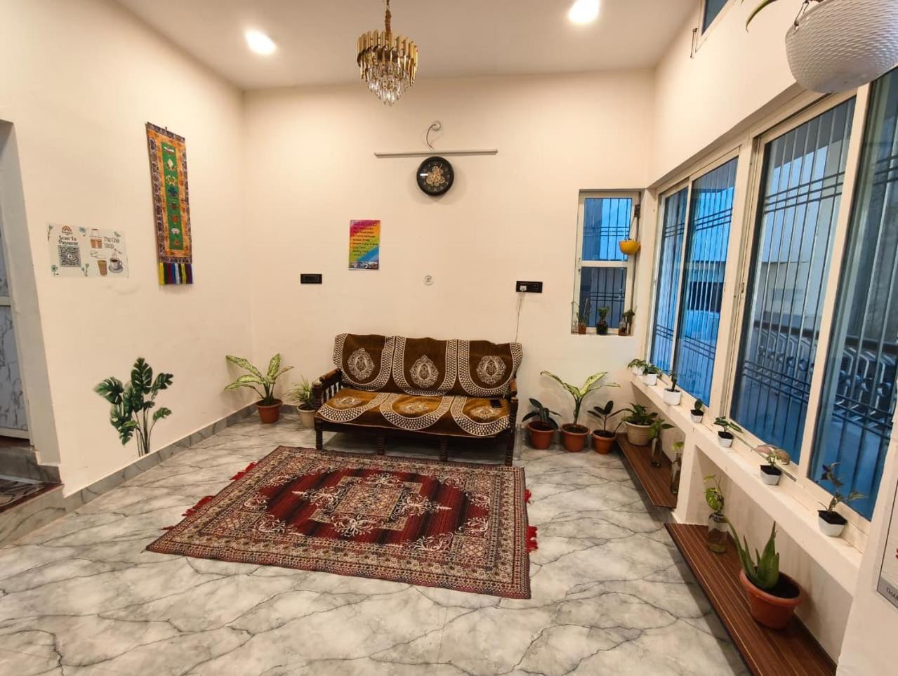 Rainbow Inn, Varanasi